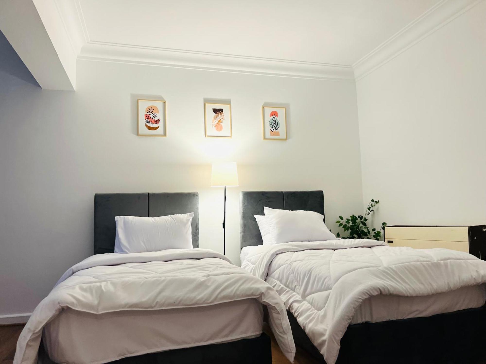 Apartment Charming 2-bedroom With Ac, Wifi In Lovely Governorate Cairo