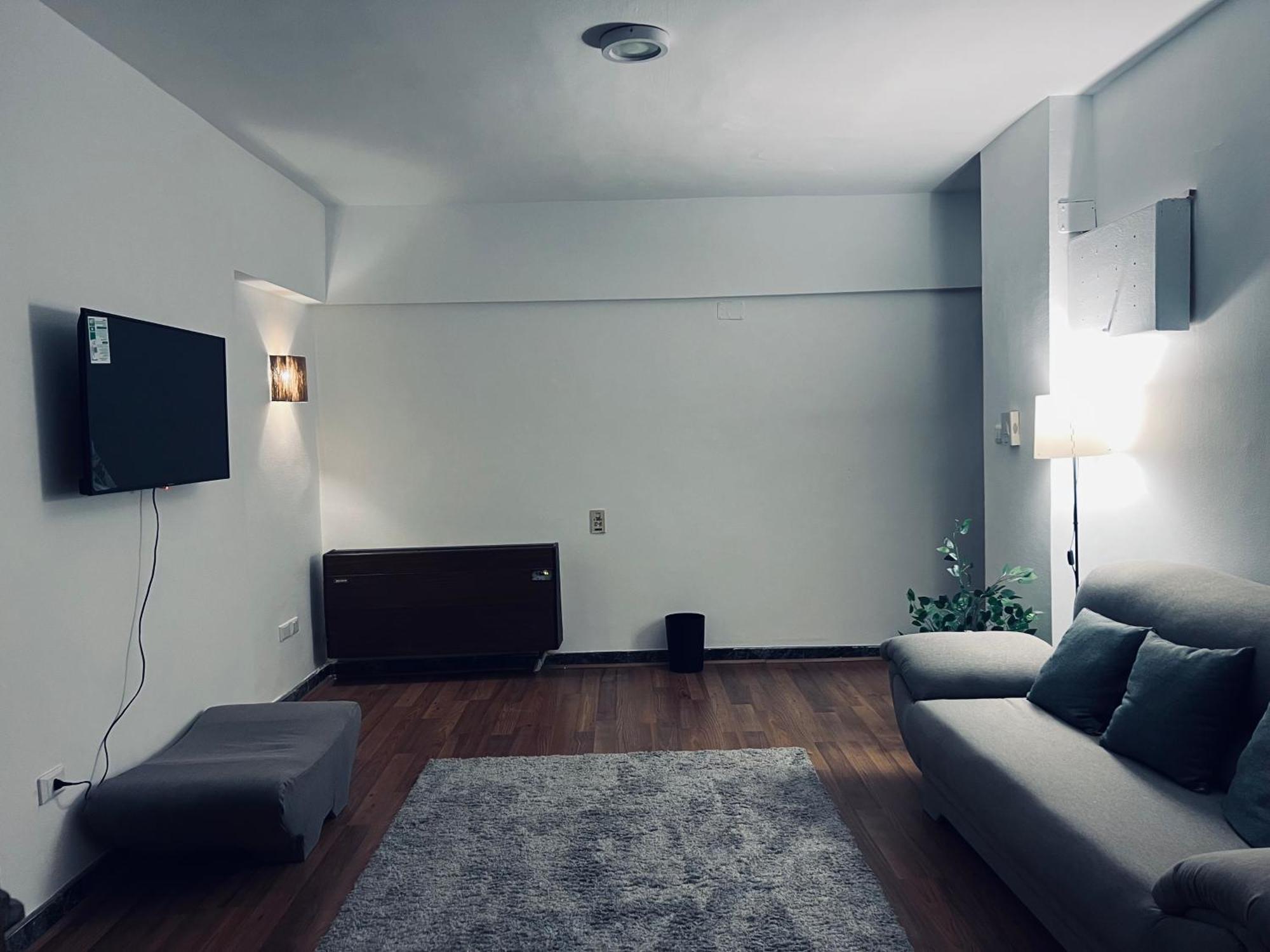 Charming 2-bedroom With Ac, Wifi In Lovely Governorate Cairo