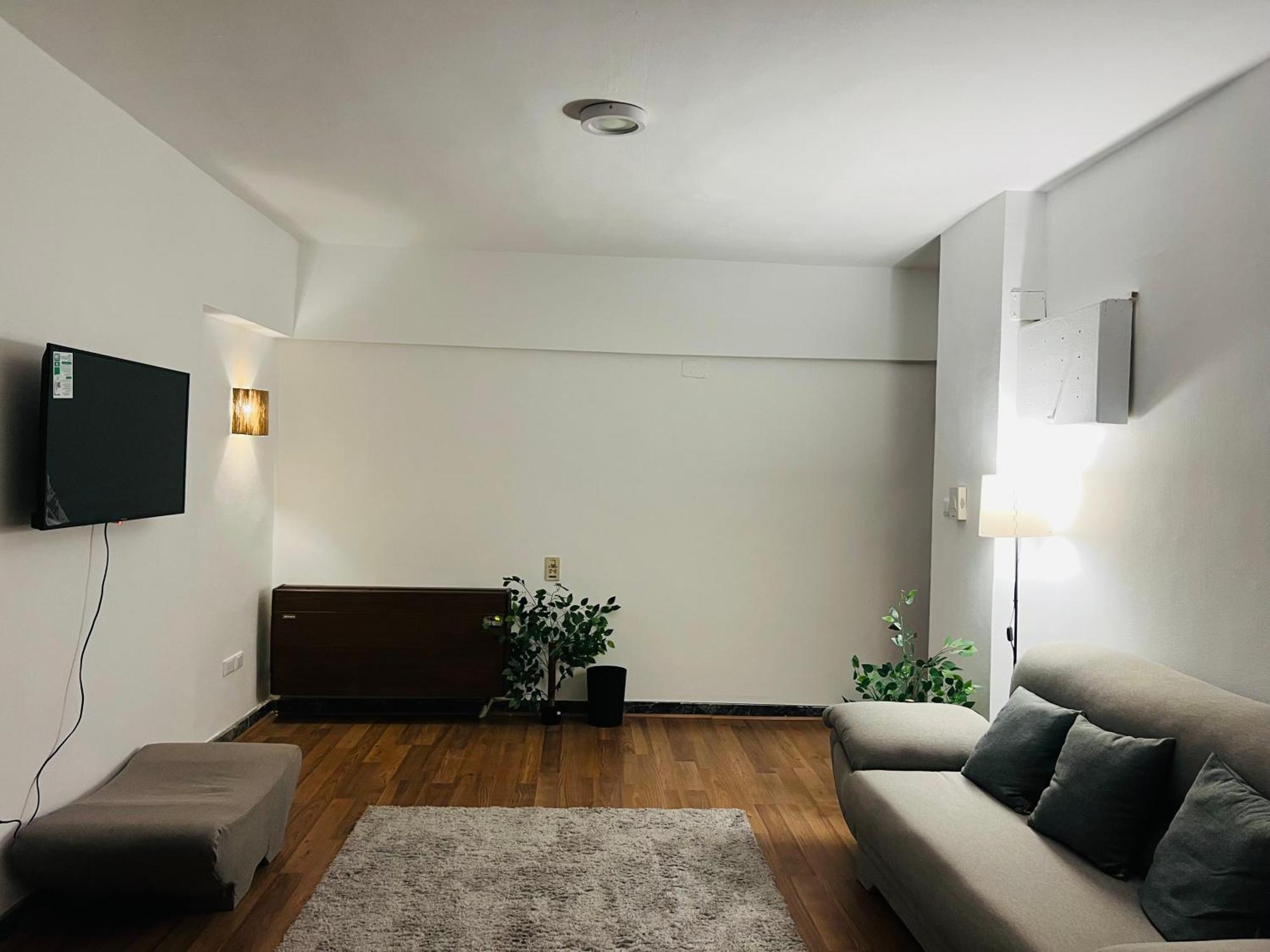 Apartment Charming 2-bedroom With Ac, Wifi In Lovely Governorate *
